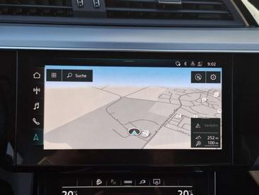 Audi E-tron S Line 50 — photo 14