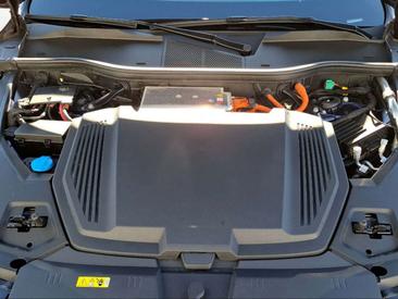 Audi E-tron S Line 50 — photo 20