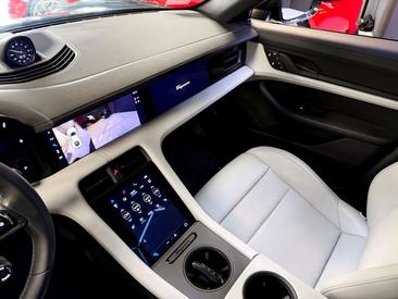 Porsche Taycan Performance Package — photo 10