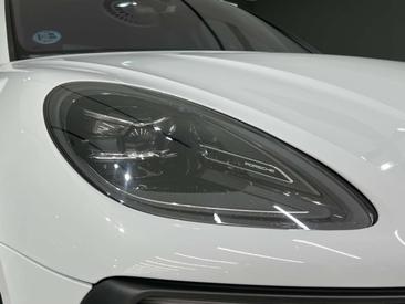 Porsche Macan Electrique S — photo 11