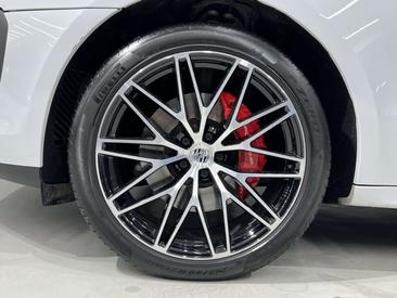 Porsche Macan Electrique S — photo 15
