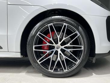 Porsche Macan Electrique S — photo 16