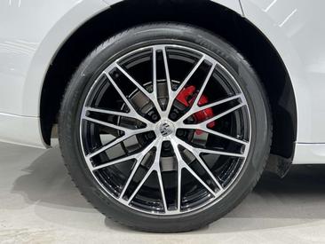 Porsche Macan Electrique S — photo 17