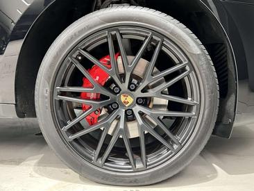 Porsche Macan Electrique S — photo 21