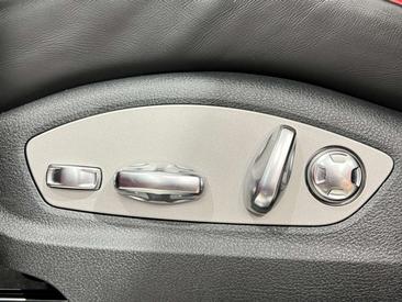 Porsche Macan Electrique S — photo 28