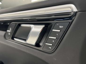 Porsche Macan Electrique S — photo 26