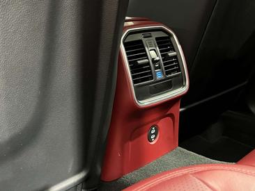 Porsche Macan Electrique S — photo 40