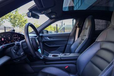 Porsche Taycan — photo 7