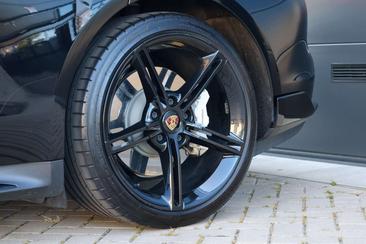 Porsche Taycan — photo 13
