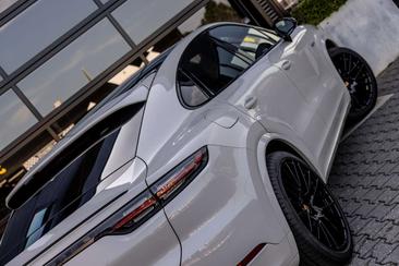 Porsche Cayenne III E-Hybrid Platinum — photo 6