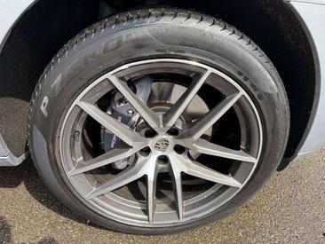 Porsche Macan Electrique Turbo — photo 8