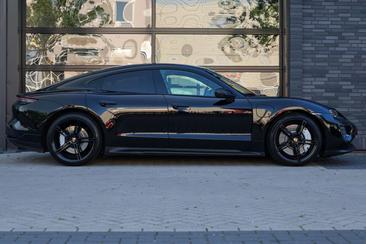 Porsche Taycan — photo 14