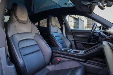 Porsche Taycan — photo 16