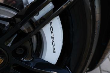 Porsche Taycan — photo 17