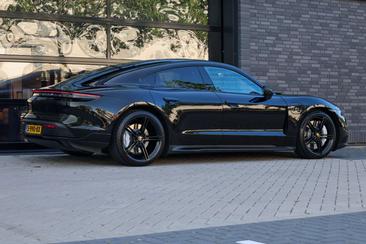 Porsche Taycan — photo 18