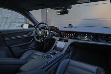 Porsche Taycan — photo 19