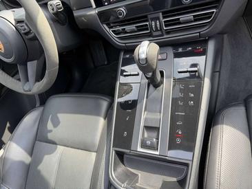 Porsche Macan Electrique Turbo — photo 13