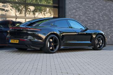 Porsche Taycan — photo 22