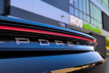 Porsche Taycan — photo 23