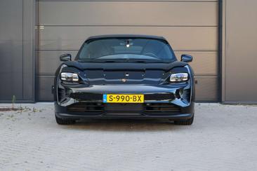 Porsche Taycan — photo 24