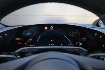 Porsche Taycan — photo 33