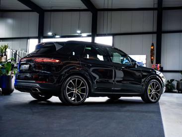 Porsche Cayenne III E-Hybrid — photo 3