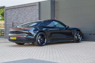 Porsche Taycan — photo 49