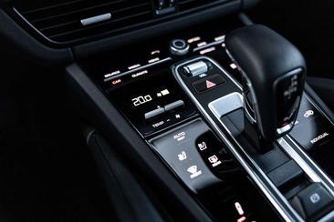 Porsche Cayenne III E-Hybrid Platinum — photo 37