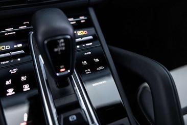 Porsche Cayenne III E-Hybrid Platinum — photo 38