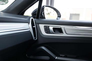 Porsche Cayenne III E-Hybrid Platinum — photo 41
