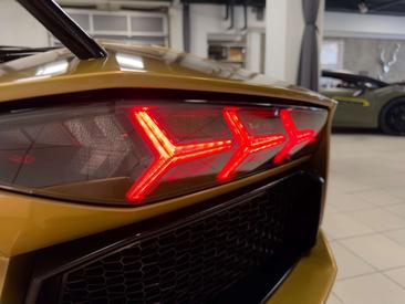 Lamborghini Aventador SV Roadster — photo 23