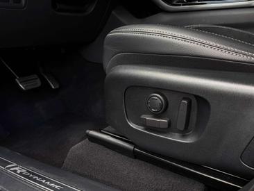 Land Rover Range Rover Velar R-Dynamic SE P400e — photo 9