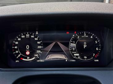 Land Rover Range Rover Velar R-Dynamic SE P400e — photo 13