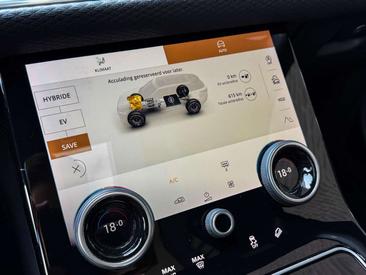 Land Rover Range Rover Velar R-Dynamic SE P400e — photo 22