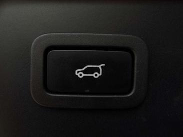 Land Rover Range Rover Velar R-Dynamic SE P400e — photo 35