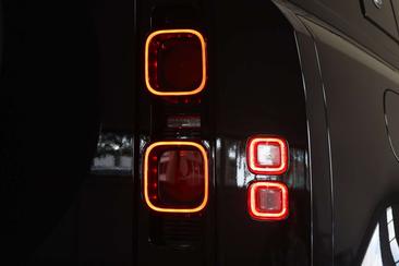 Land Rover Defender 110 2.0 P400e X-Dynamic HSE NL-Auto!! HUD I Pano I Noir — photo 27