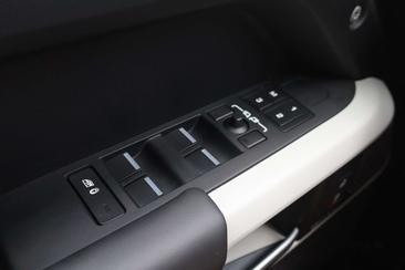 Land Rover Defender 110 2.0 P400e X-Dynamic HSE NL-Auto!! HUD I Pano I Noir — photo 42