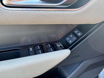 Land Rover Range Rover Velar P400e SE PHEV PANO / BLACK PACK / CUIR Gris — photo 12