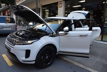 Land Rover Range Rover Evoque 2.0D MHEV HSE AWD Aut. 150 — photo 17