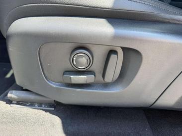 Land Rover Discovery Sport P300e SE — photo 19
