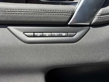 Land Rover Discovery Sport P300e SE — photo 21