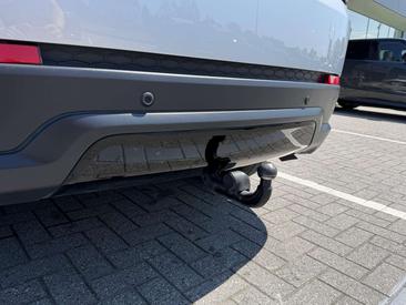 Land Rover Discovery Sport P300e SE — photo 23
