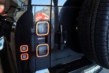 Land Rover Defender D200 X-Dynamic SE — photo 23