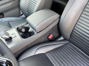 Land Rover Discovery Sport 1.5 P300e PHEV Dynamic SE — photo 18