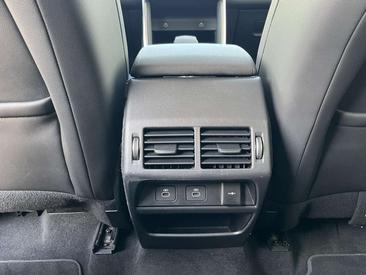 Land Rover Discovery Sport 1.5 P300e PHEV Dynamic SE — photo 28