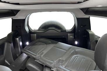 Land Rover Defender D250 — photo 7