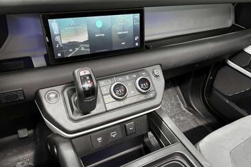 Land Rover Defender D250 — photo 11