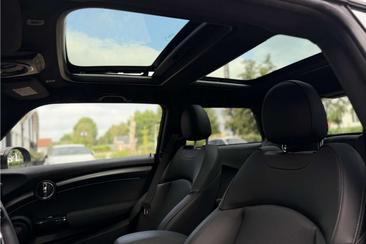 Mini Electric Sport Cooper SE — photo 9