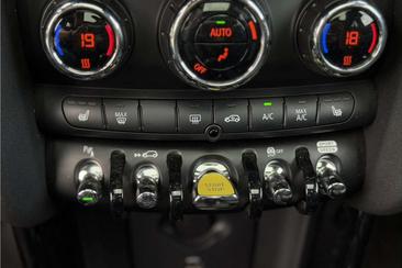 Mini Electric Sport Cooper SE — photo 33