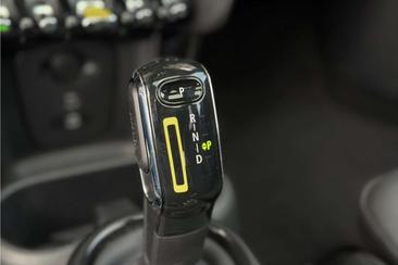 Mini Electric Sport Cooper SE — photo 36